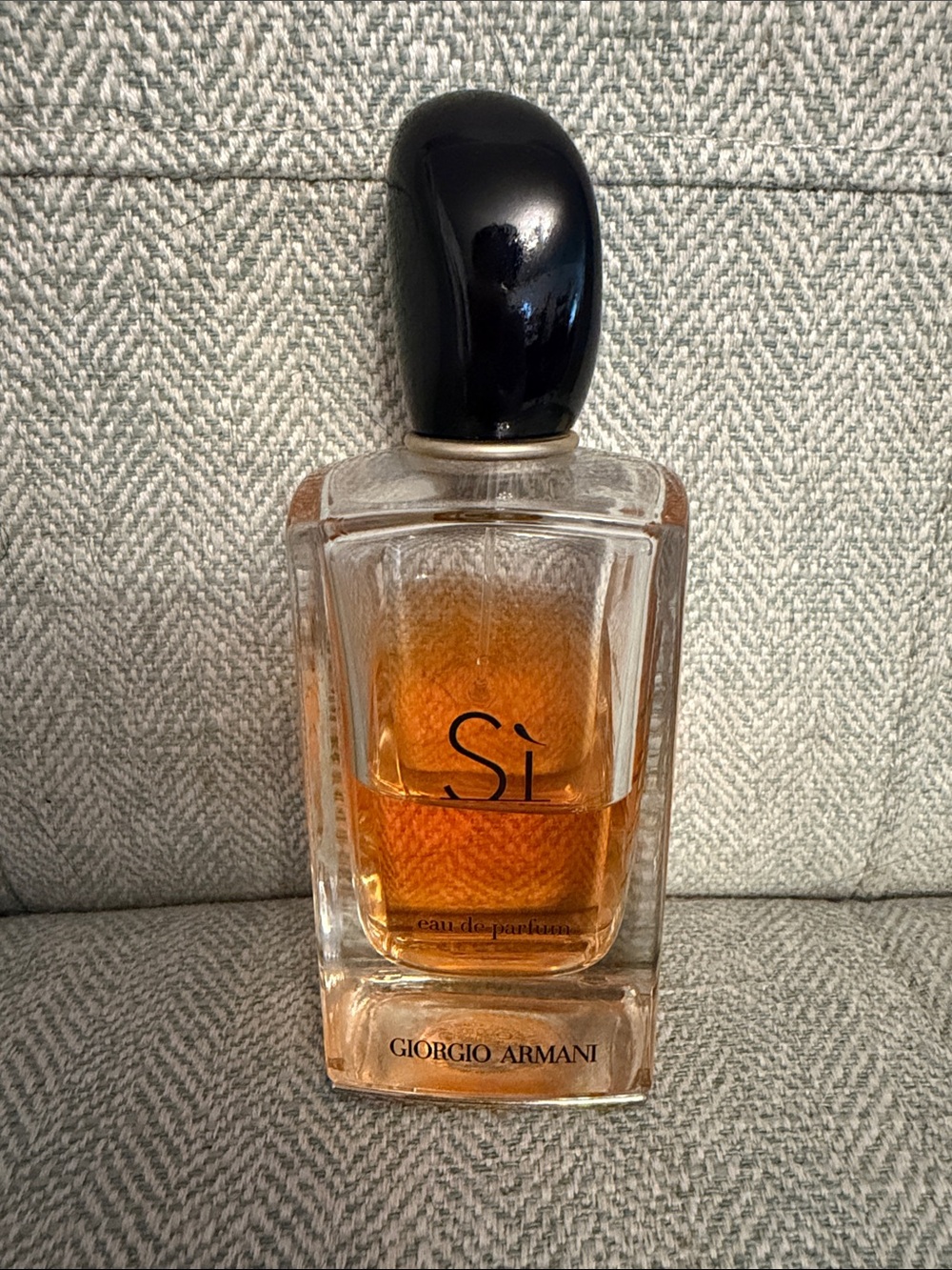 Giorgio Armani Sì Perfume Bottle - Amber Liquid with Black Cap
